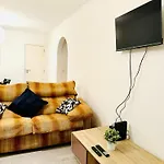 דירה T4 *