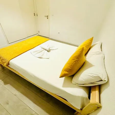 Lägenhet T4 *